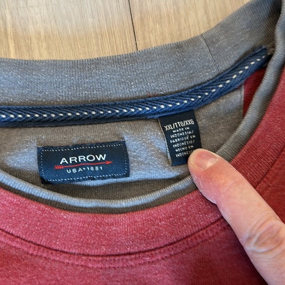 ARROW - Red and Grey stripe T-Shirt - Picture 2 of 5